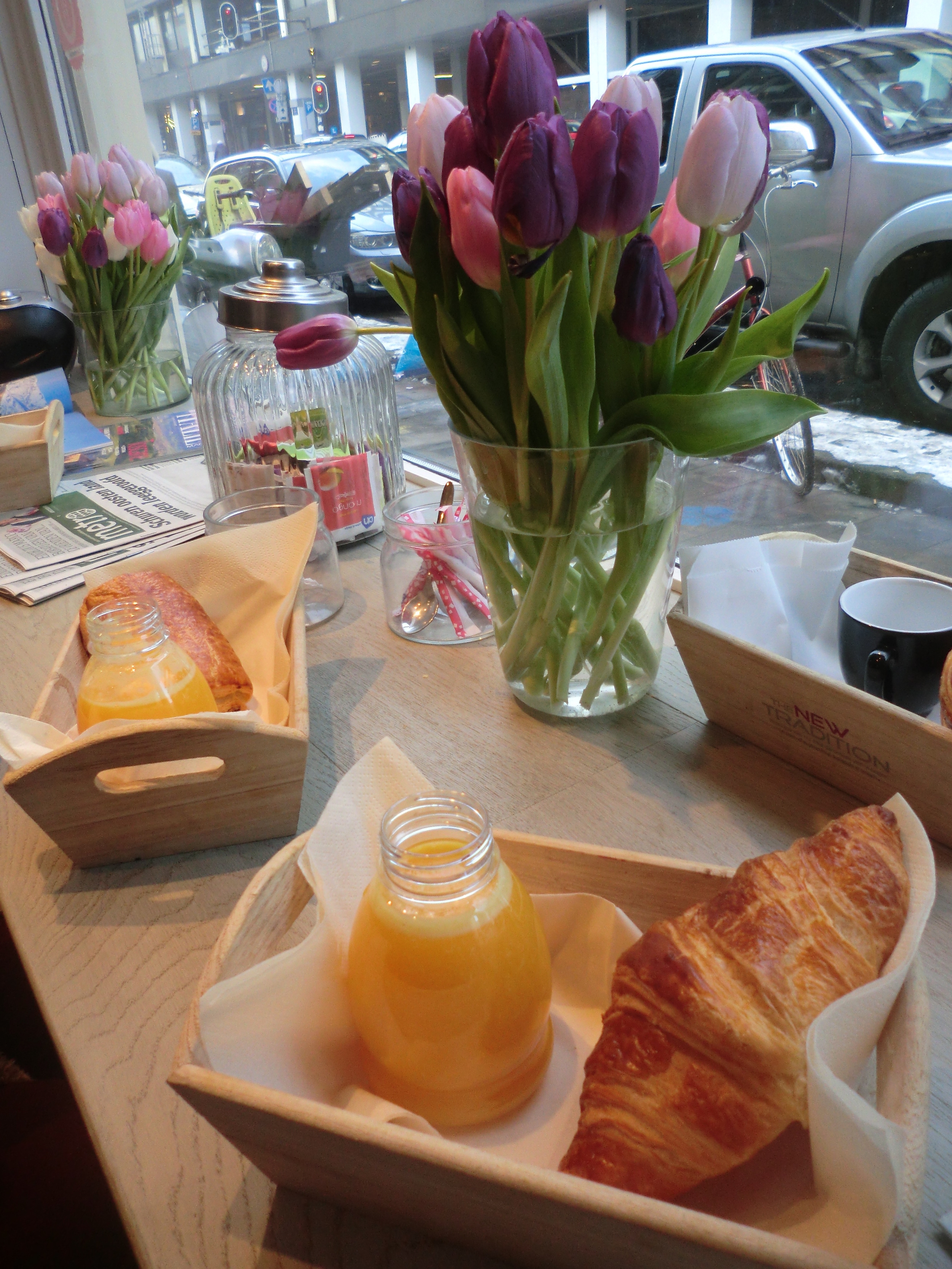  Art and coffee go hand in hand, at least that's how Amsterdam feels. Whether it be for an early breakfast or a decadent brunch after a long night out, there's something for you here. In fact, there are so many great little cafés in this bustling cit