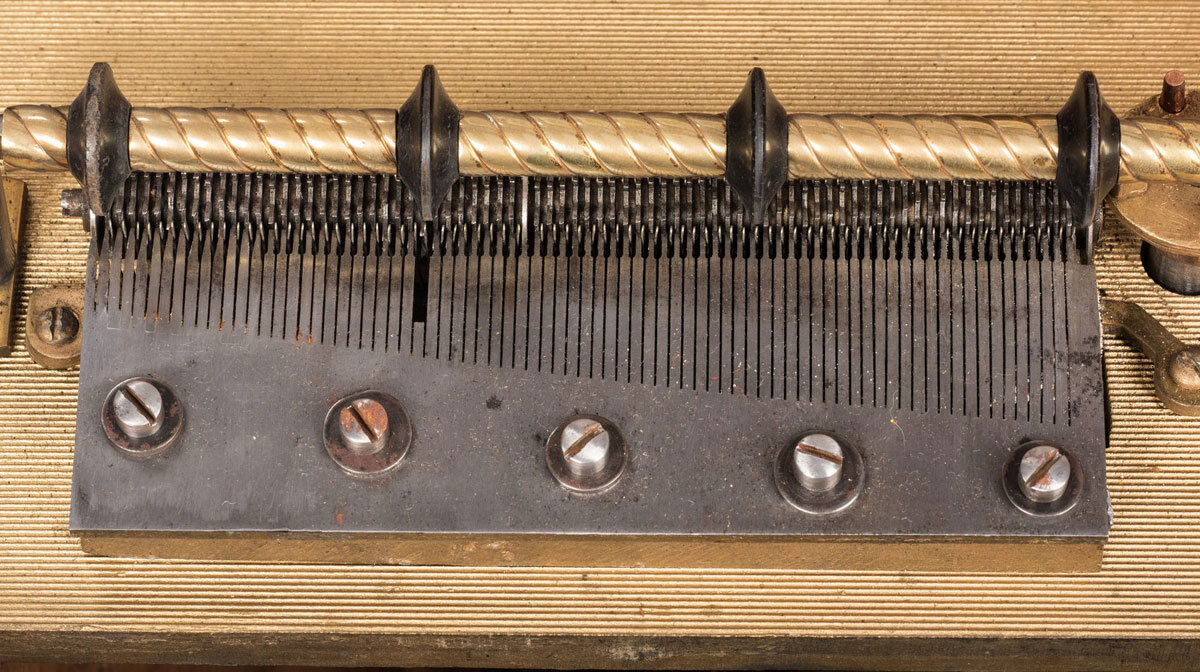 Symphonion model with a single comb