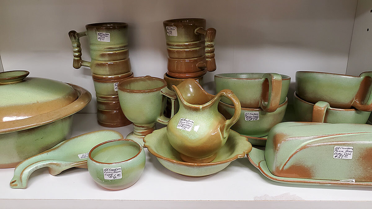 A beautiful Prairie Green matching pottery collection. 