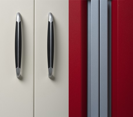 2 HANDLE OPTIONS - Choose an industrial, full-length, flush-mounted handle or a traditional pull-style handle with snag-proof rounded edges.