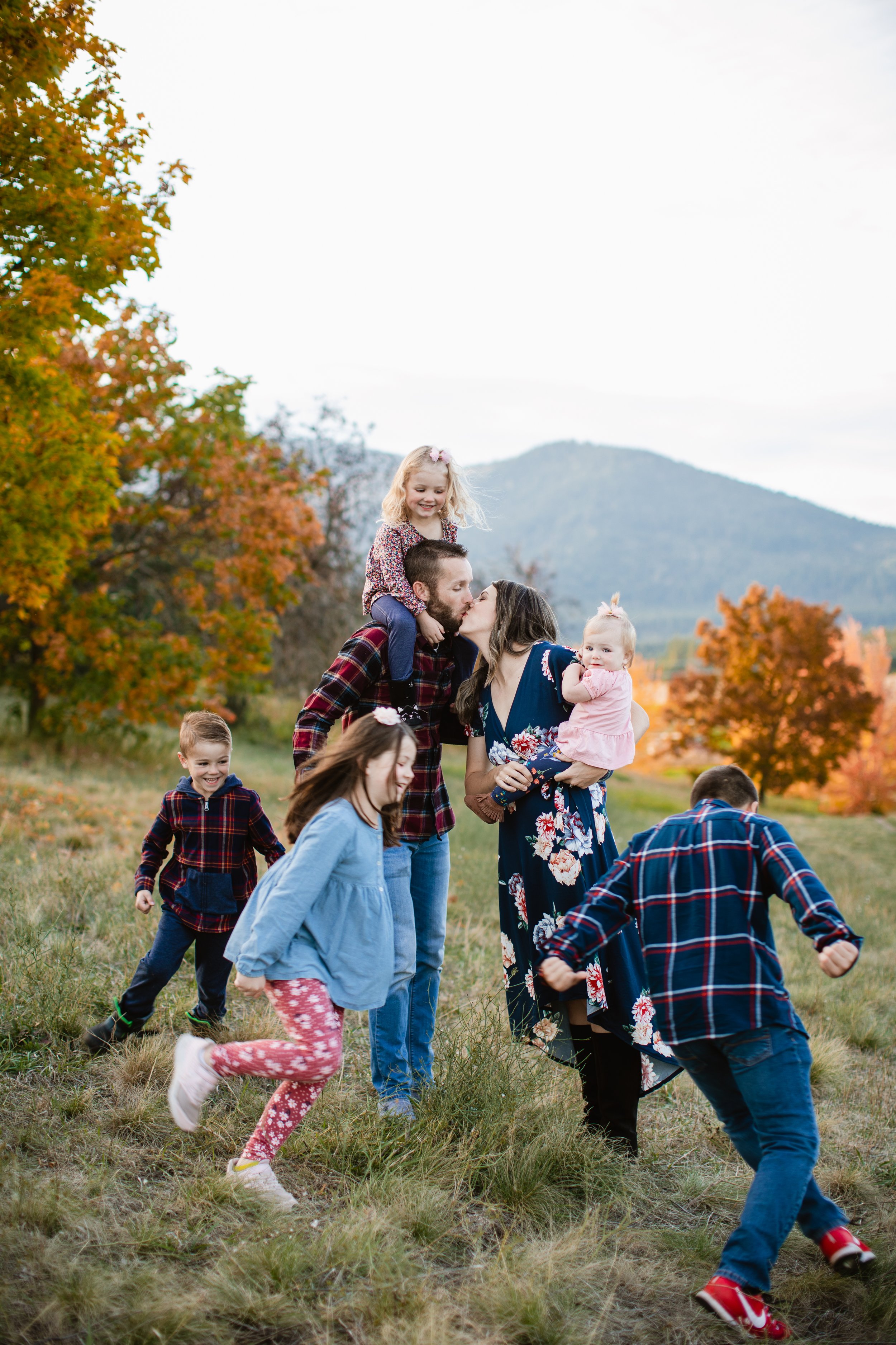 family photography Coeur d’Alene Idaho sunset session fall playing