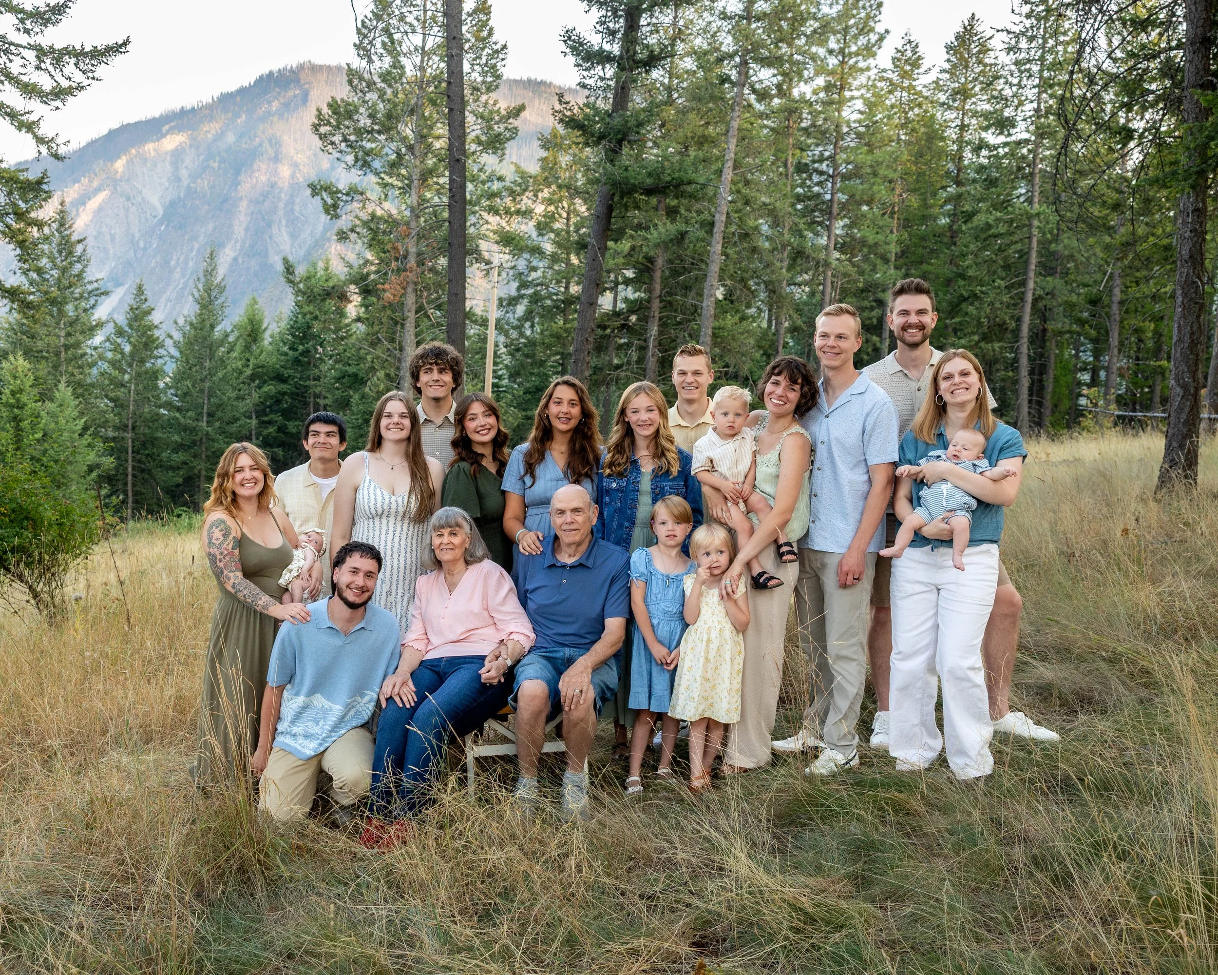 A Beautiful Extended Family Session at Farragut State Park, Athol, ID