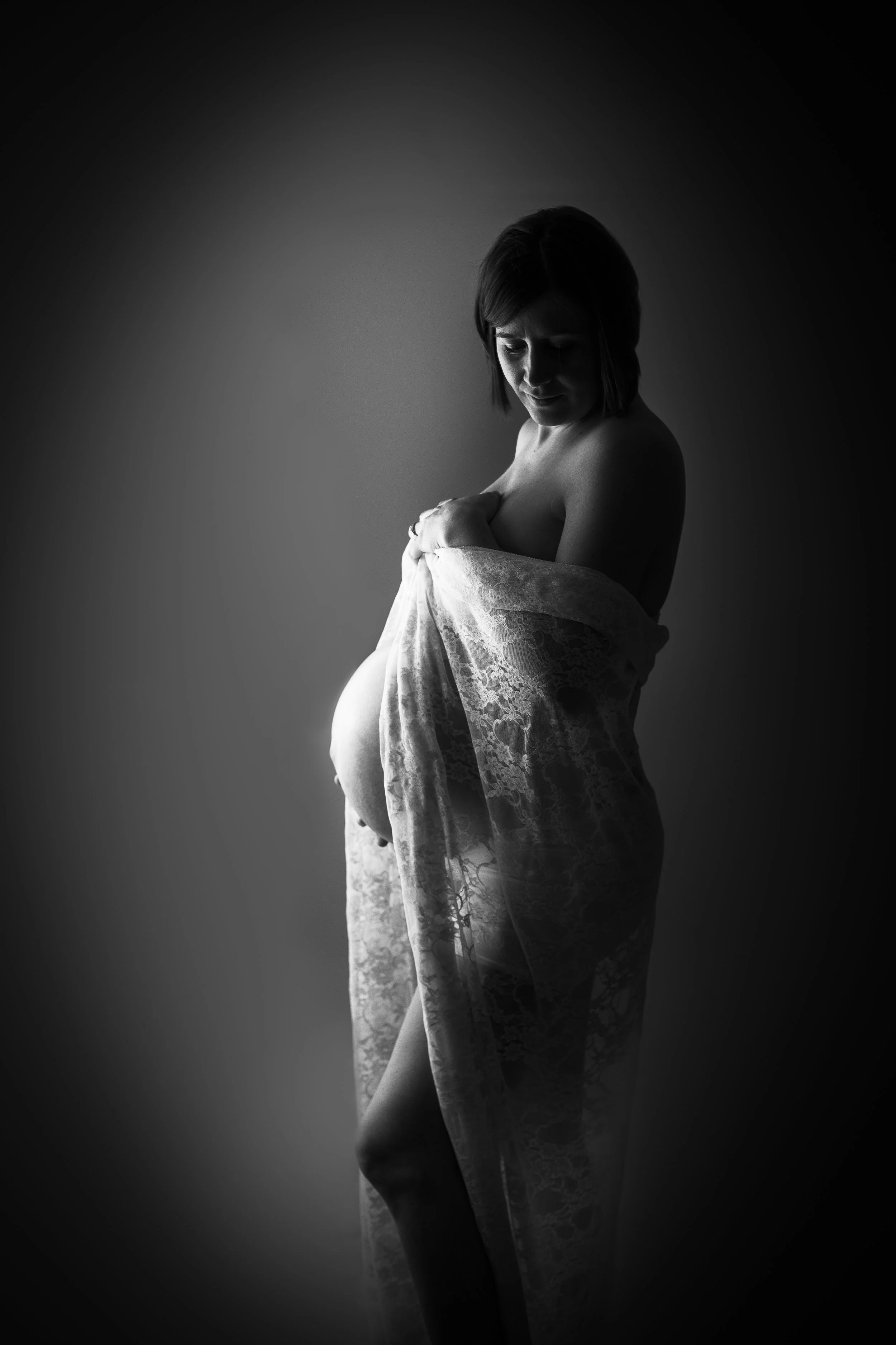 maternity mother silhouette of belly with beautiful lace gown, maternity session in athol idaho