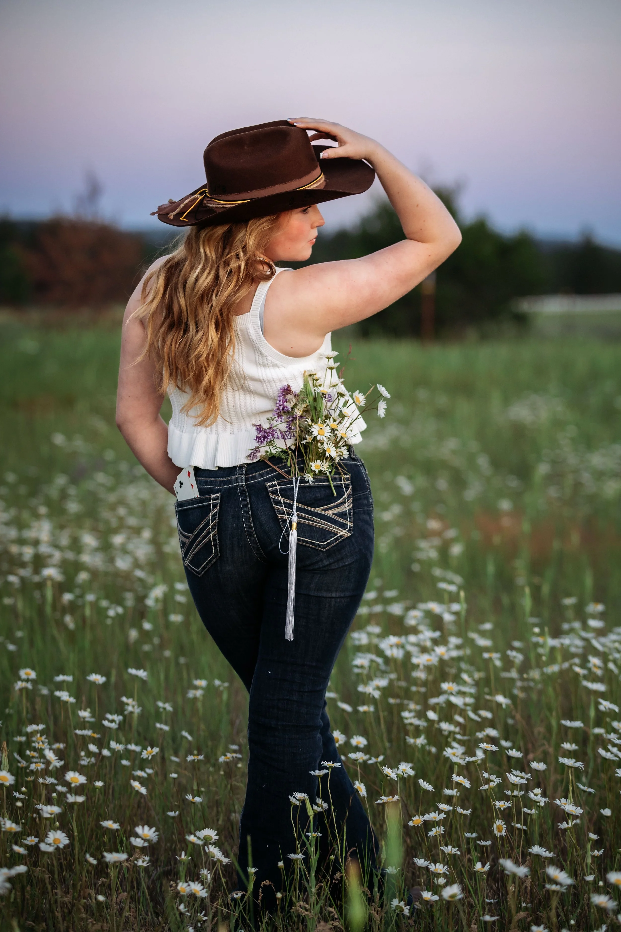 A simple guide to planning senior photos in CDA. Learn what to wear, when to book, and how to avoid common mistakes.