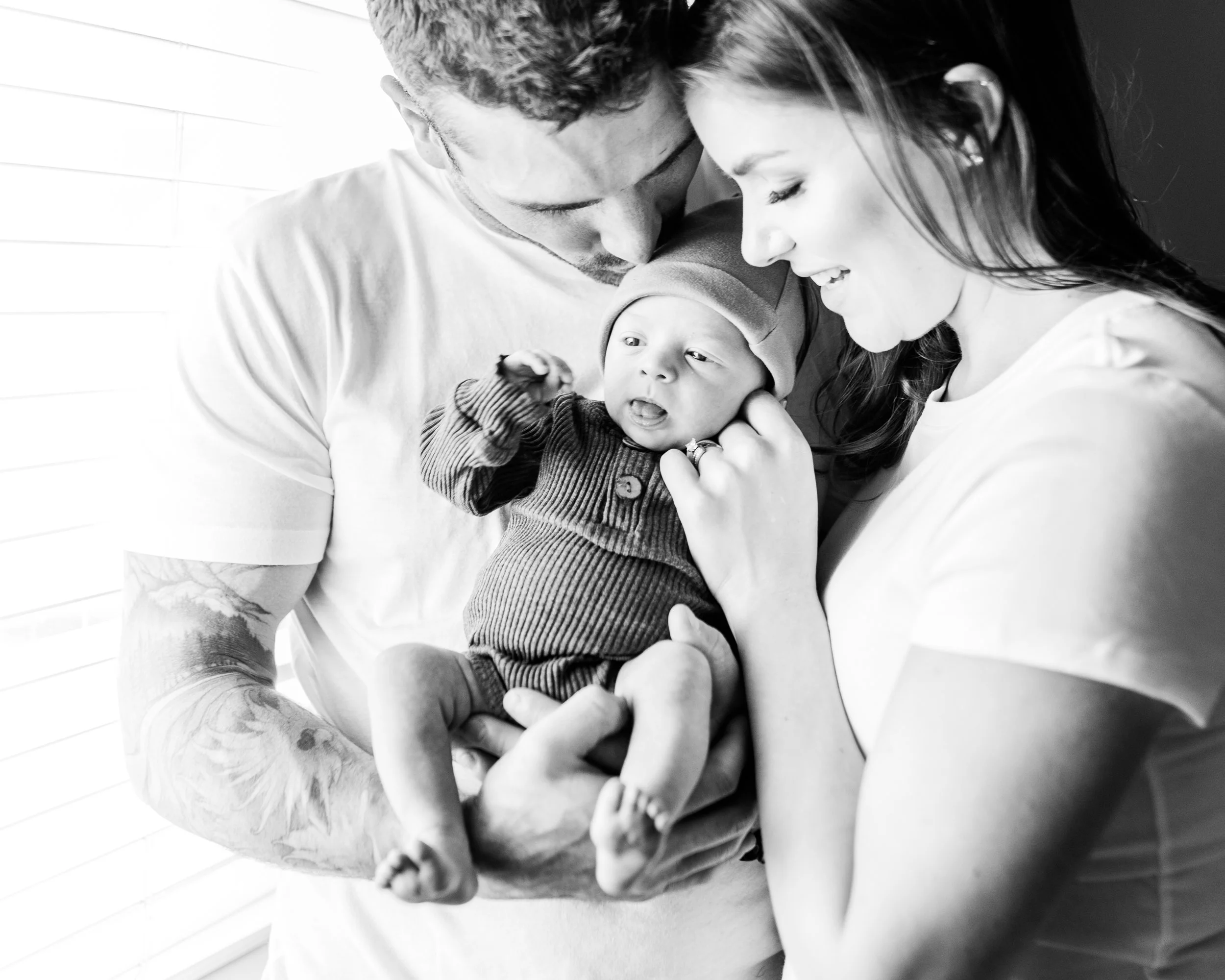 newborn lifestyle session family in home session in post falls idaho