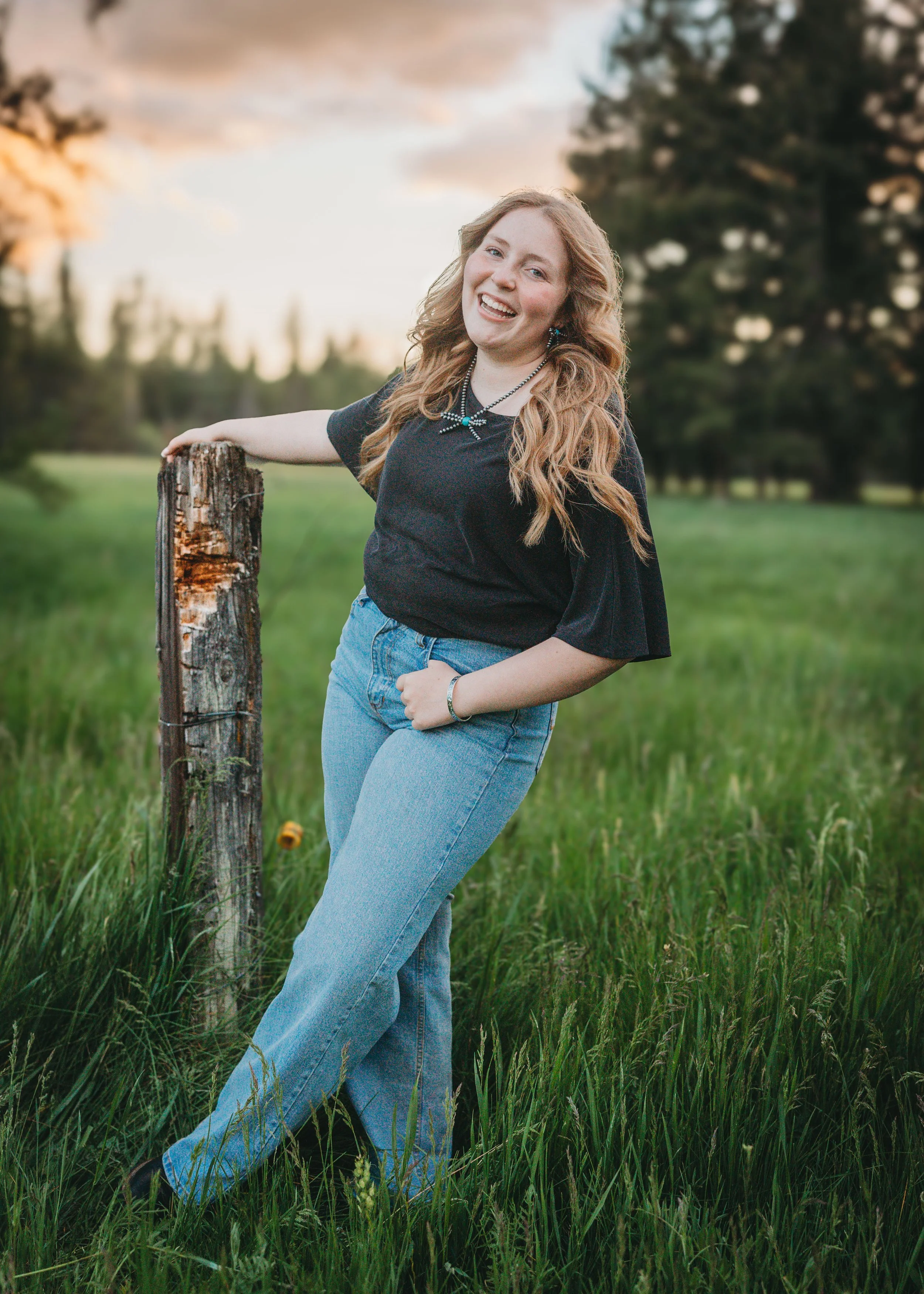 Looking for senior photos in Coeur d’Alene? Summer golden hour sessions offer warm light and relaxed portraits.