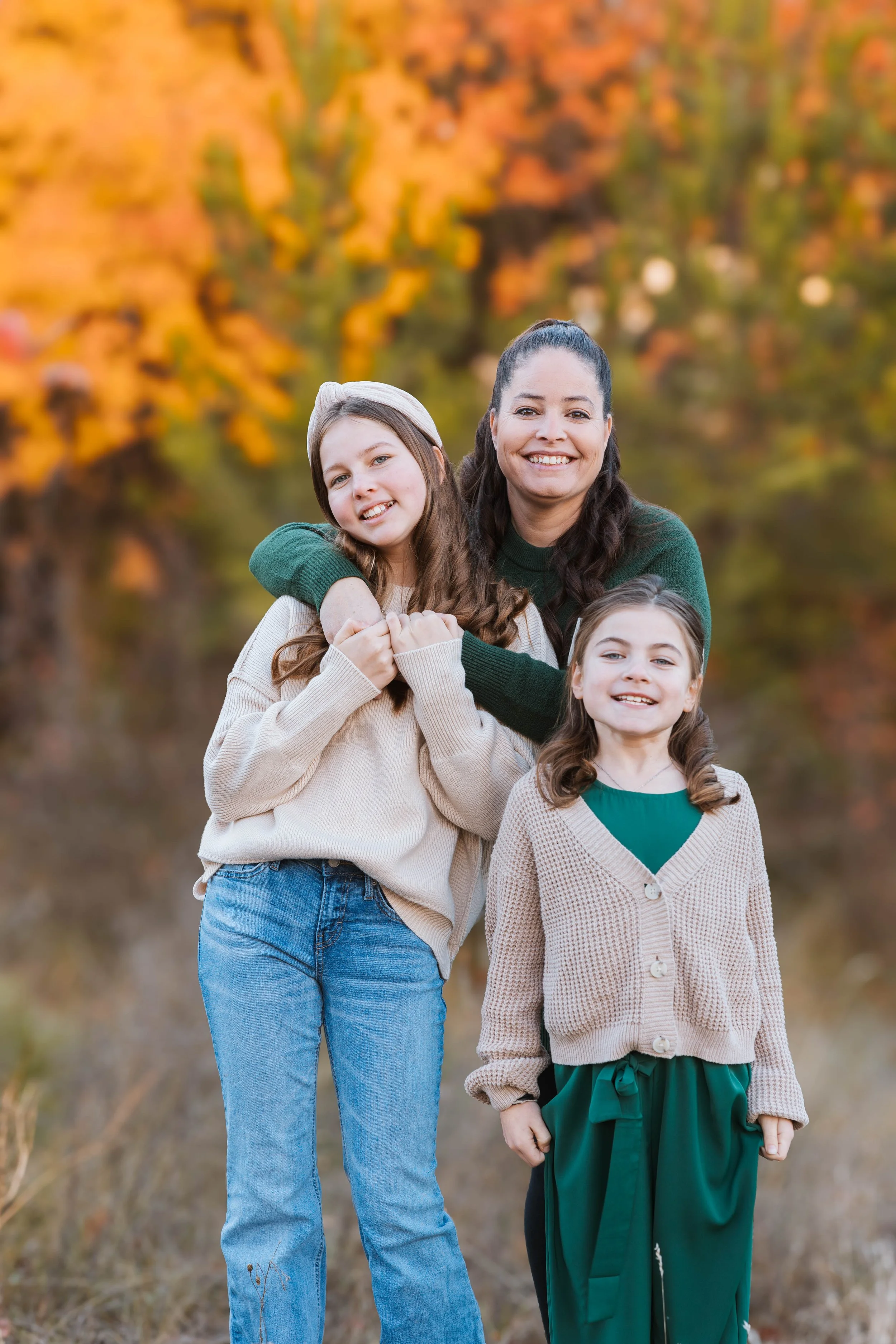 MomWithDaughtersOutsideFallIdaho