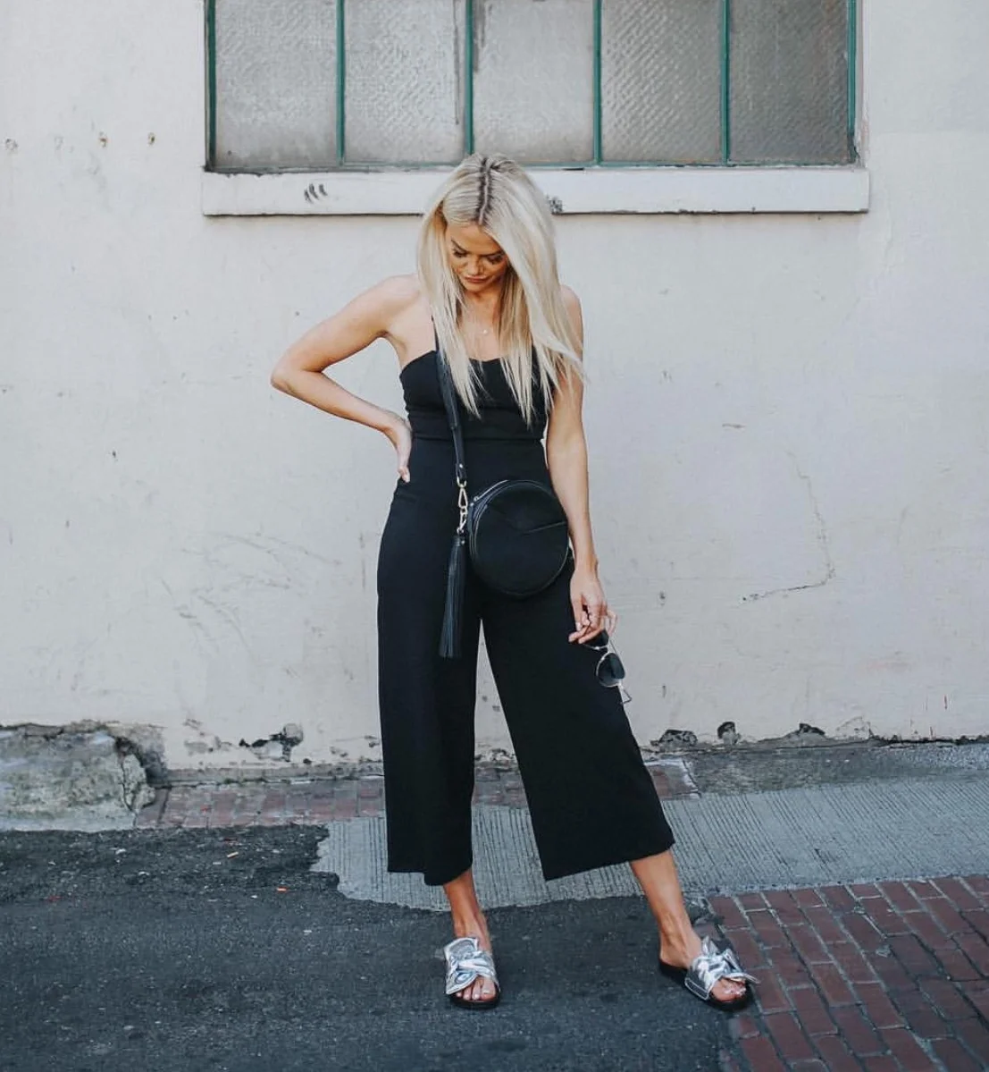 Megan Little of Sort of Style rocking her favorite TAH bag, the Circle Bag .