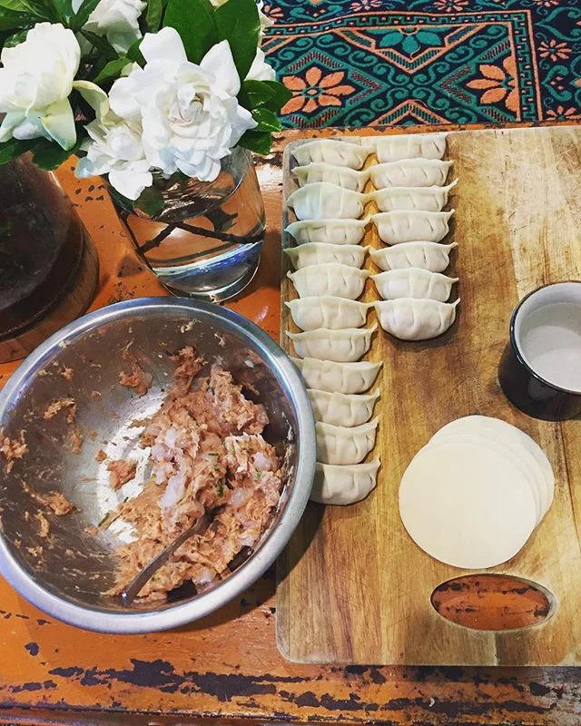 Cooking for a private dinner tonight and for entree we have proem and prawns dumplings 🥟 what are your favourite snacks ? Ya’ll know what mine is now 🌸👩🏽‍🍳