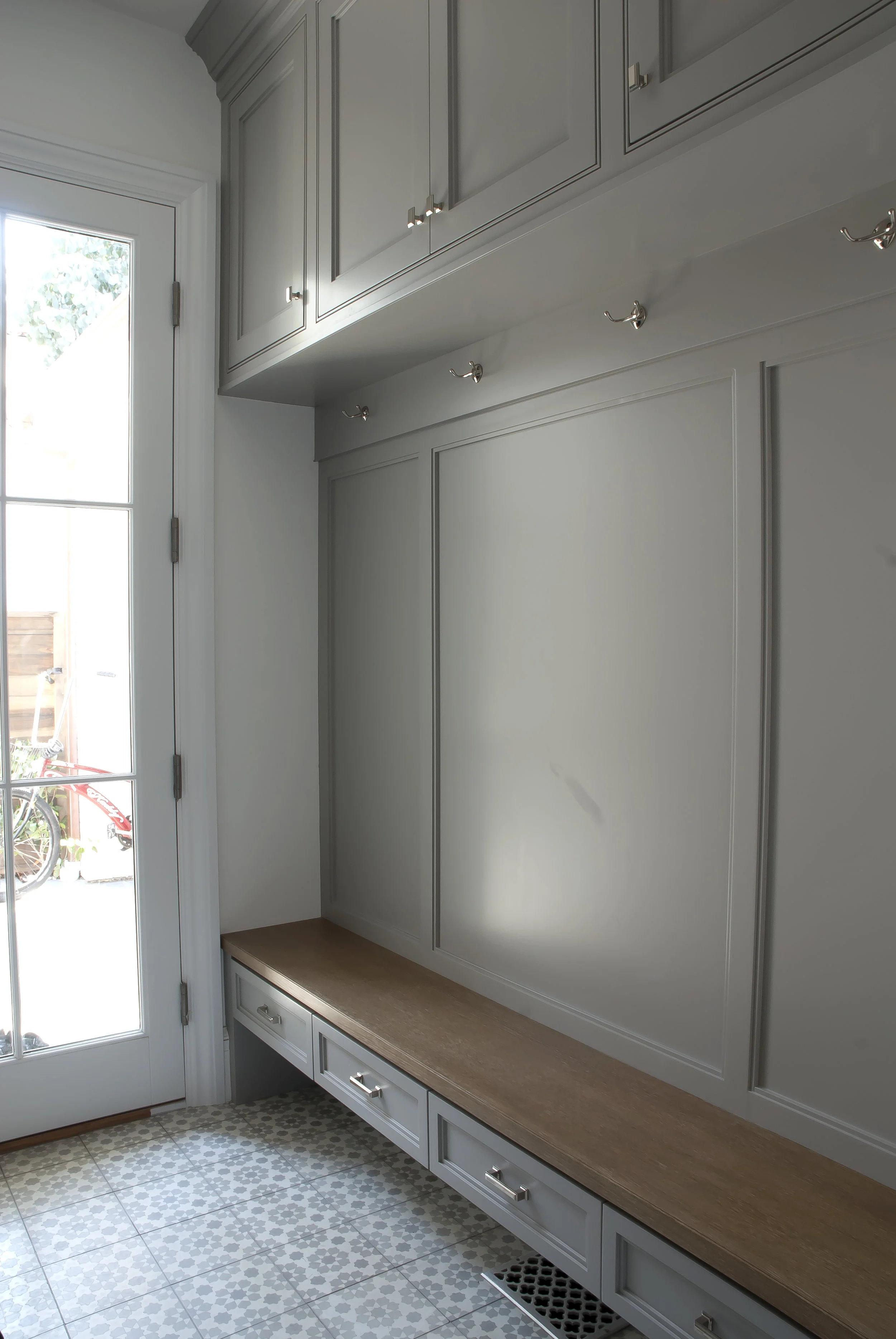 019 BARTA INTERIORS - SANTA MONICA PROJECT - MUDROOM.jpg