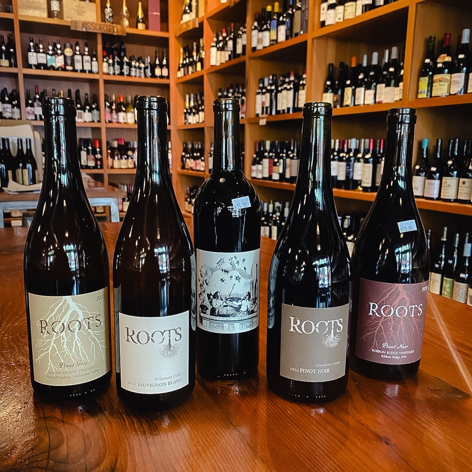 It's our first First Friday Night tasting in celebration of Oregon Wine Month tonight, and we are kicking it off with Roots Wine Company!

@rootswinecompany, nestled in Yamhill County, Oregon, was established in 2002 by the passionate duo Chris Berg 