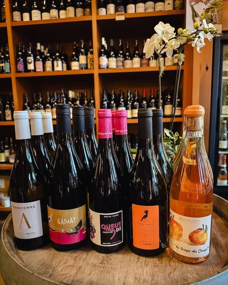 Tonight is our last Friday Night Tasting of 2025 🍷

We&rsquo;re pouring French holiday wines with @newwavewineco&mdash;festive, food-friendly, and perfect for your holiday table or gift stash.

Join us tonight from 5:30&ndash;7:30 PM.

Save the date