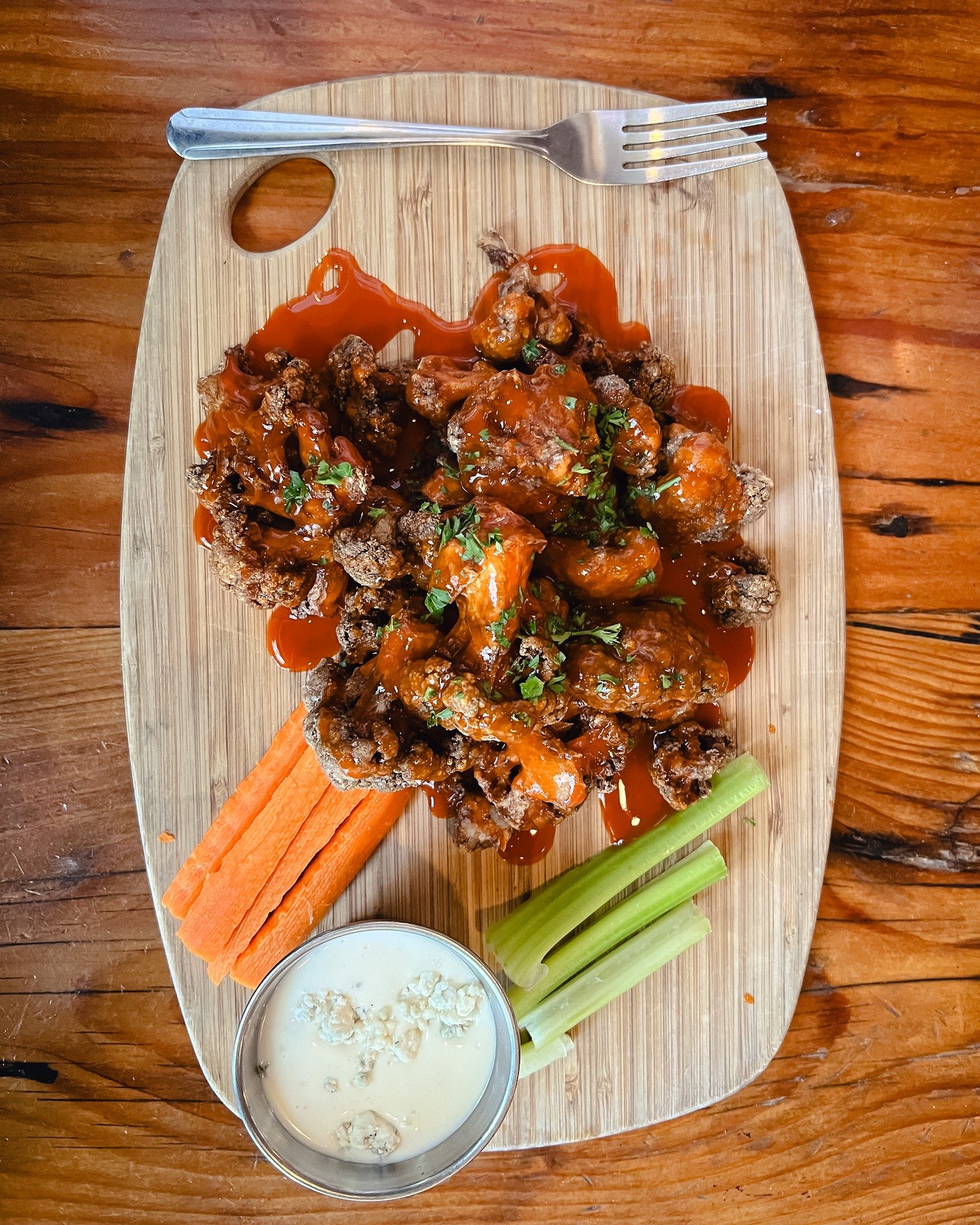 How about some buffalo cauliflower today? Crispy, saucy, and honestly a pretty solid reason to leave the house. Blue cheese, carrots, and celery. Grab a beer and stay awhile. 🔥