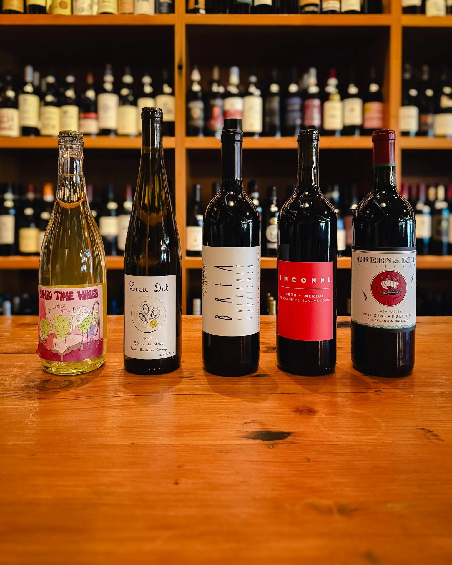 We are back with another Friday Night Tasting this evening.

This week, @casabrunowines is stopping by to pour our way down the West Coast with five California wines, from something sparkling and fun to a few big, cozy reds that are right on time for