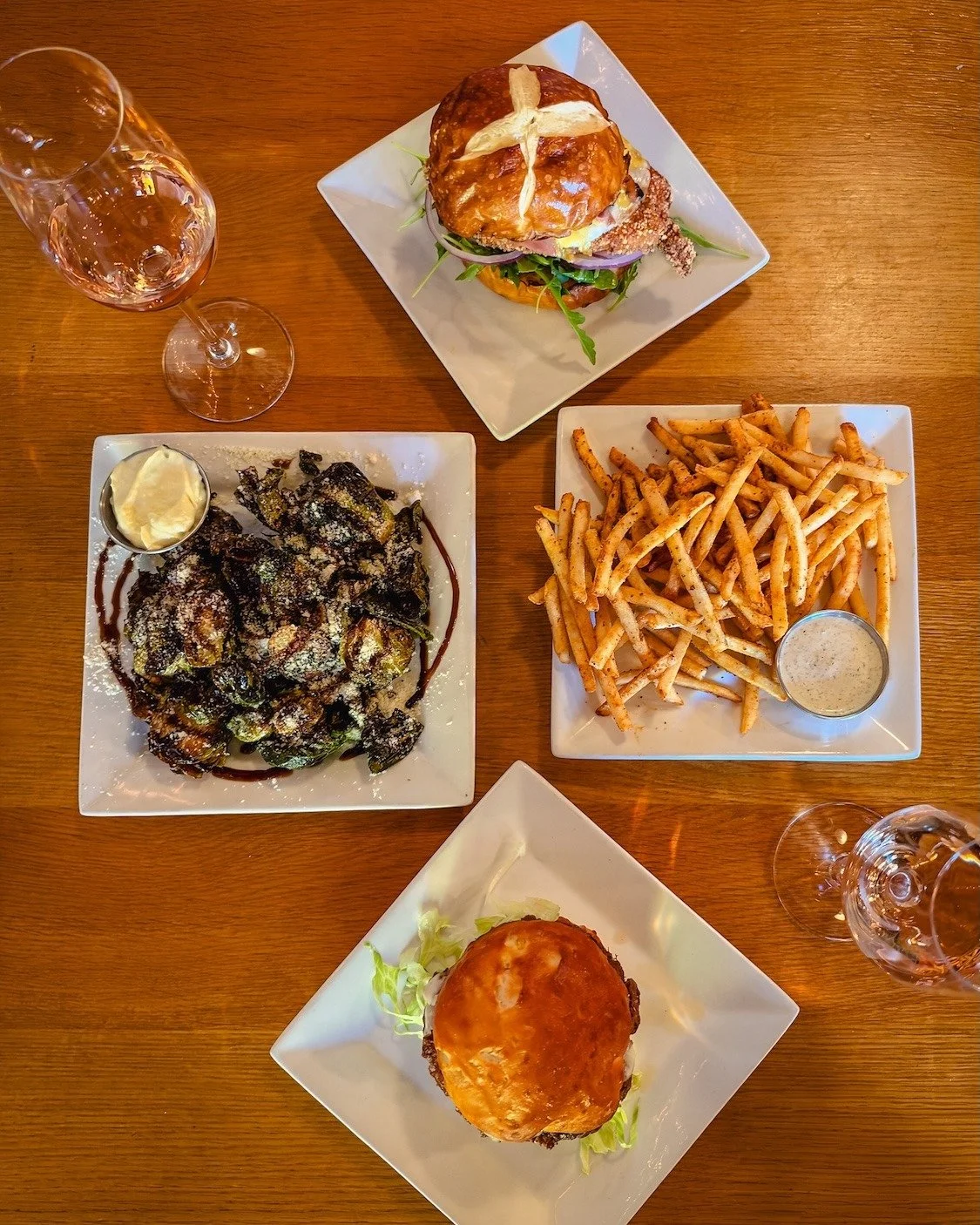 Sunday plan: keep the kitchen clean 🍽️

Leave the pans in the cupboard and the counters spotless. We&rsquo;ll handle the cooking.
Grab a few sandwiches, add some fries, pick out a bottle, and make it a spread.
Your kitchen stays clean. Everybody eat