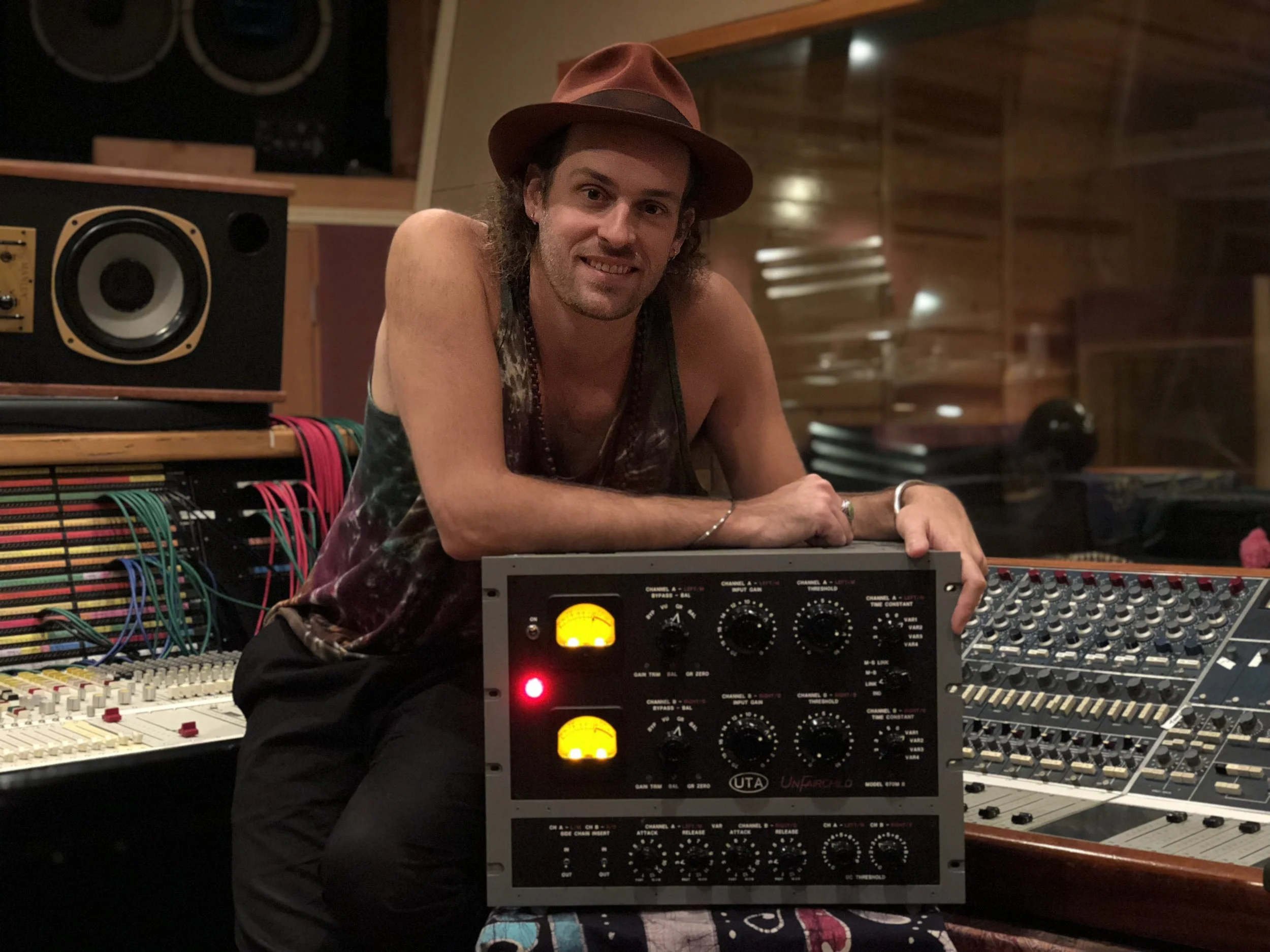 Producer / mixer Matt “Linny” Linesch : “The UnFairchild has unlimited possibilities for creativity. It has remained part of my signal chain, usually on my mix buss, from the day Eric dropped off the unit.”