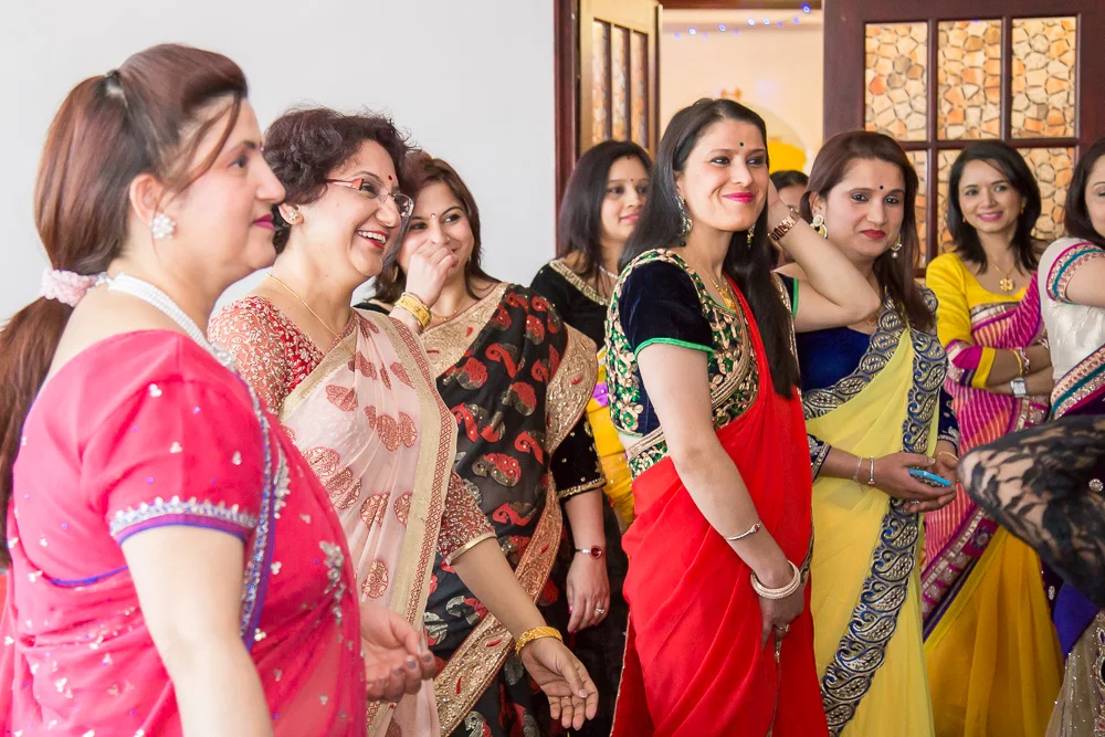 Family and friends admiring the beautiful bride | Chantilly, VA Wedding Photographer