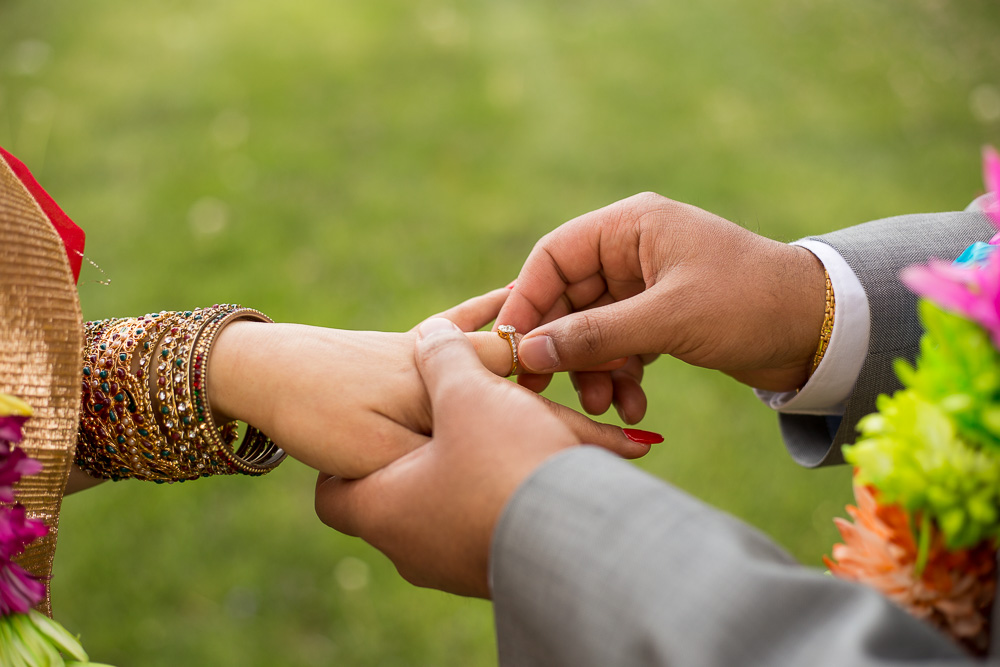 Putting on the ring | Sagai Photographer in Northern Virginia