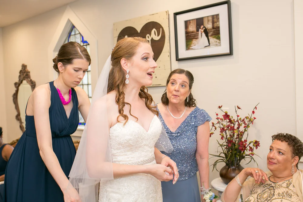 In the bridal suite at Chapel Hill | Rochester, NY Wedding