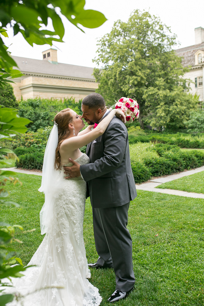 Bride and groom with George Eastman Mansion backdrop | Rochester Wedding Photography