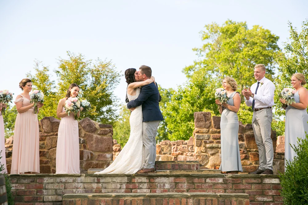 The first kiss | Best outdoor wedding ceremony location in Northern Virginia | Fairfax County Wedding Photographer