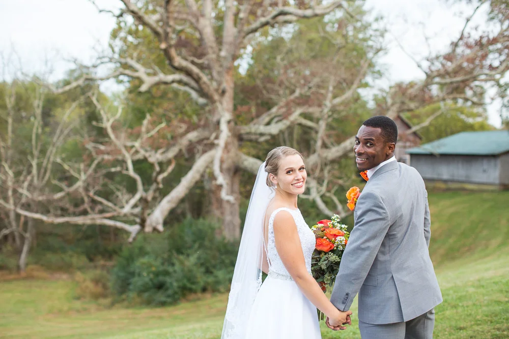 Wedding couple by the giant oak tree at Mountain Run Winery in Culpeper, Virginia | Best outdoor wedding venues in Northern Virginia