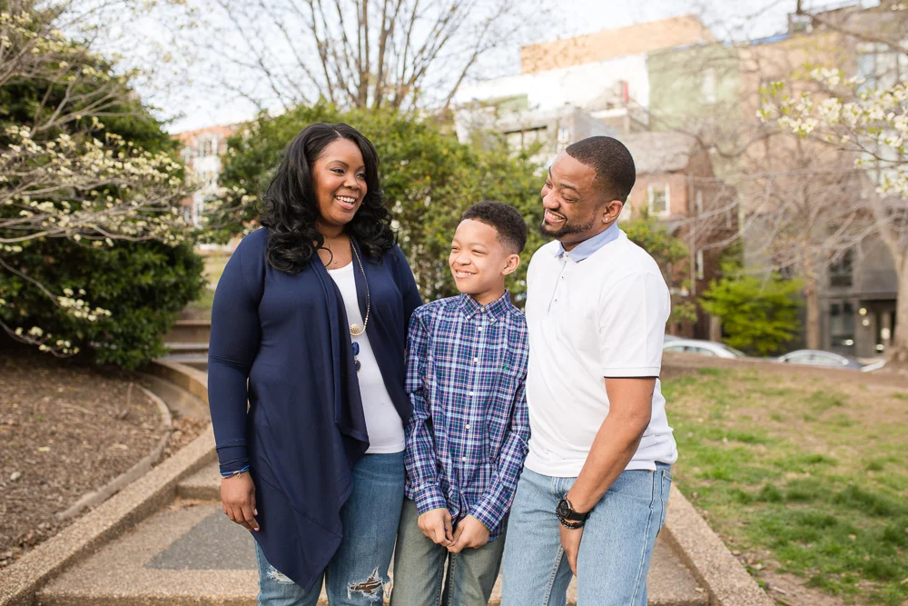 Candid family photo in Washington, DC | Candid DC Photographer