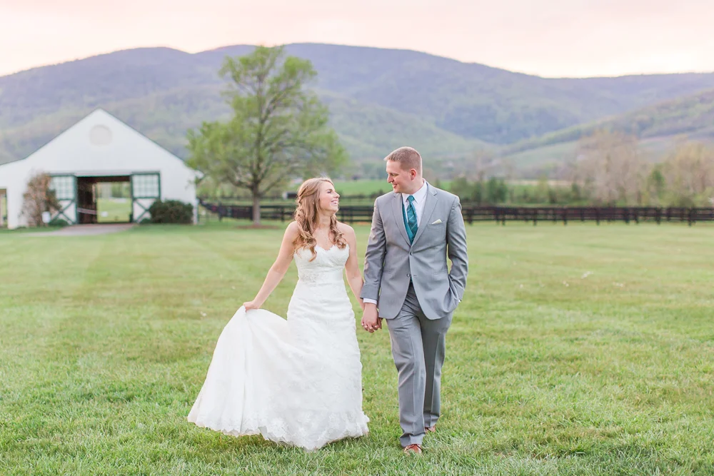 Wedding photos with sunset over the Blue Ridge Mountains at King Family Vineyards | Candid and natural wedding photographer in Crozet, Virginia | Megan Rei Photography