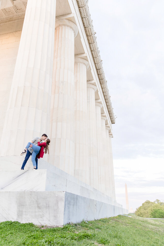 Engagement pictures at the Lincoln Memorial in DC