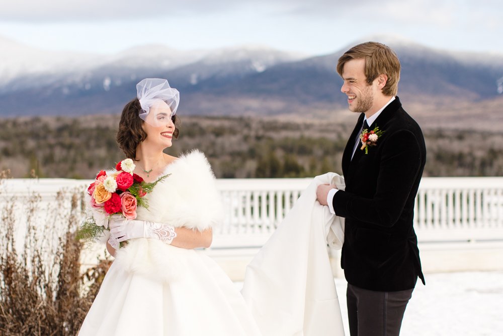 Snowy winter wedding at Omni Mount Washington Resort