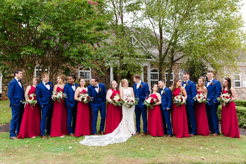 Full wedding party by the clubhouse at Piedmont Club in Haymarket