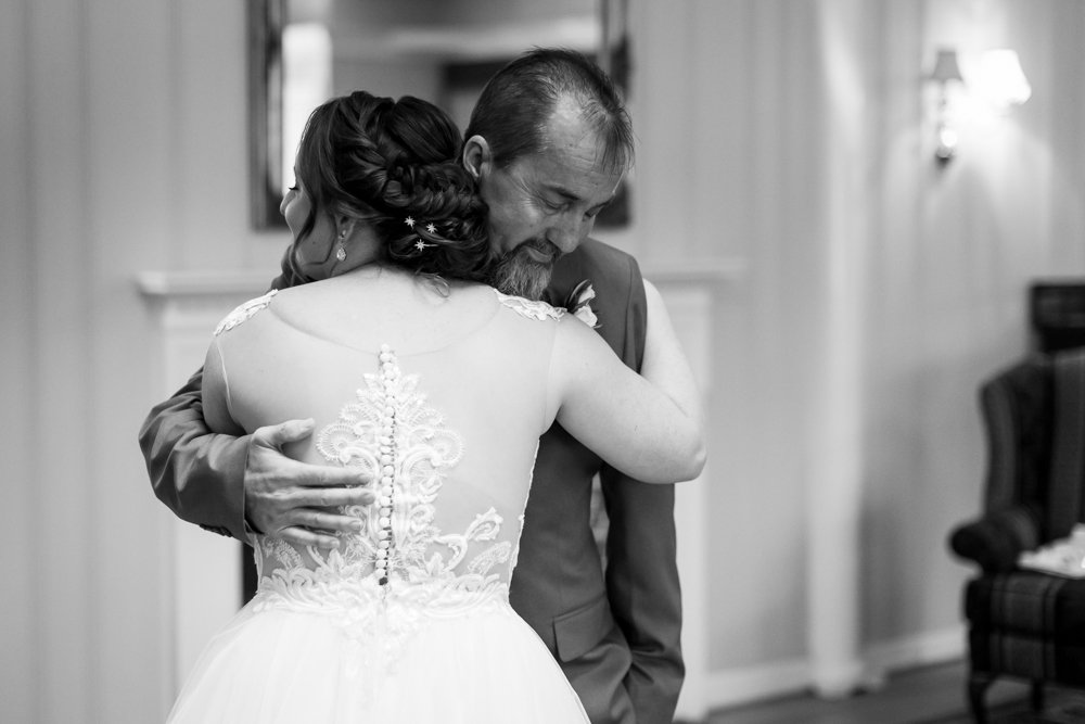 Bride and dad first look
