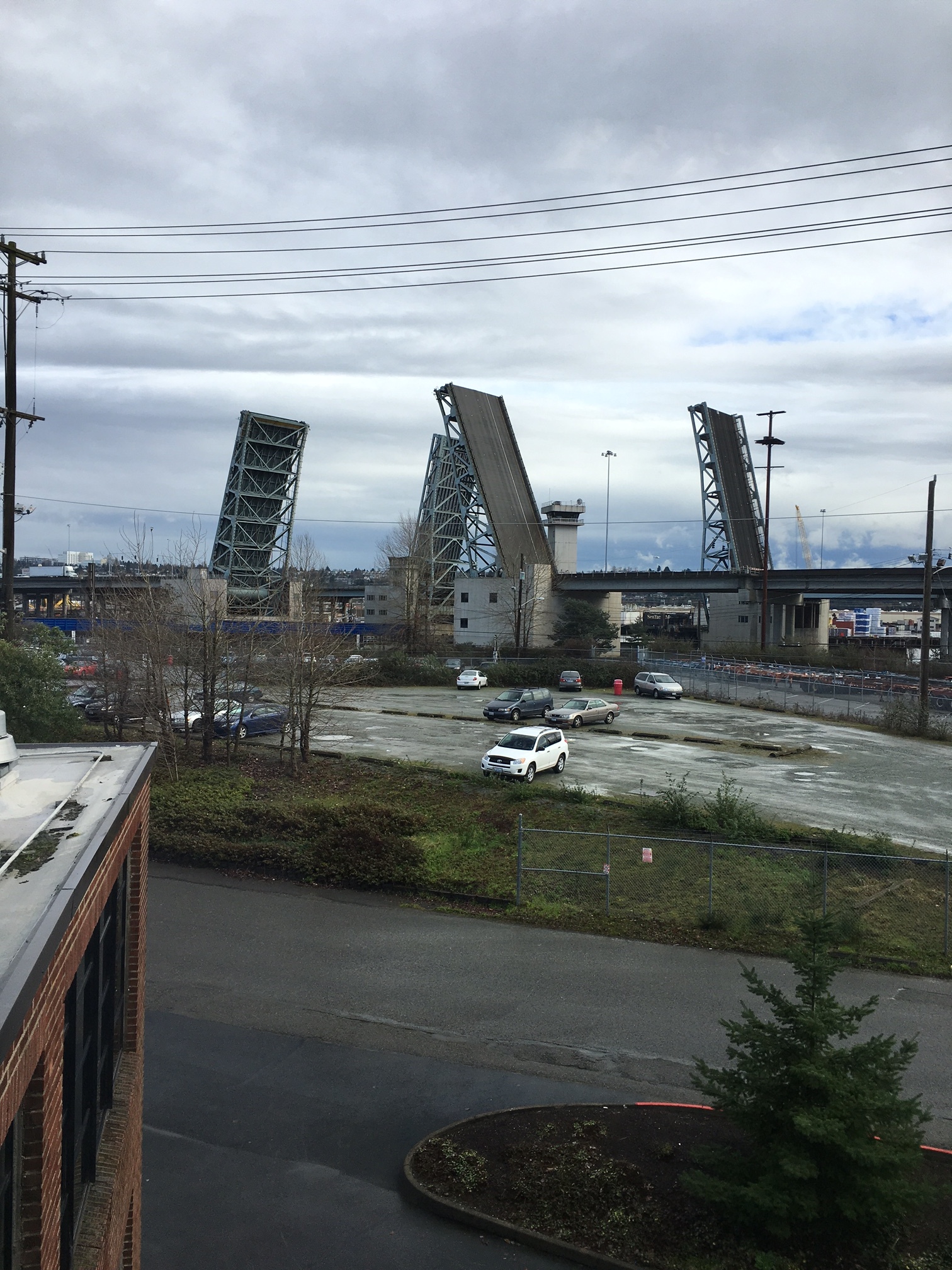 Break to see the 1st Avenue bridge go up.