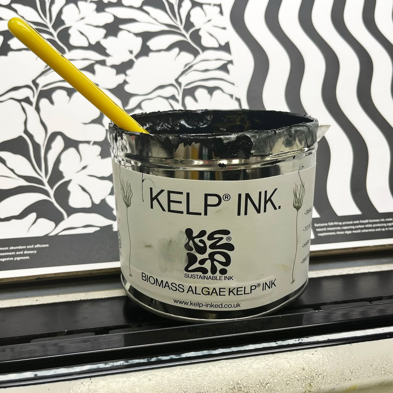 🌿 Sustainability, but make it bold.
@cardsgiftsnw  is excited to spotlight @theartfileofficial&rsquo;s Kelp Ink Collection at Seattle Mart.

This groundbreaking line of greeting cards and gift wrap is printed with Kelp Ink&mdash;a petroleum-free, ca