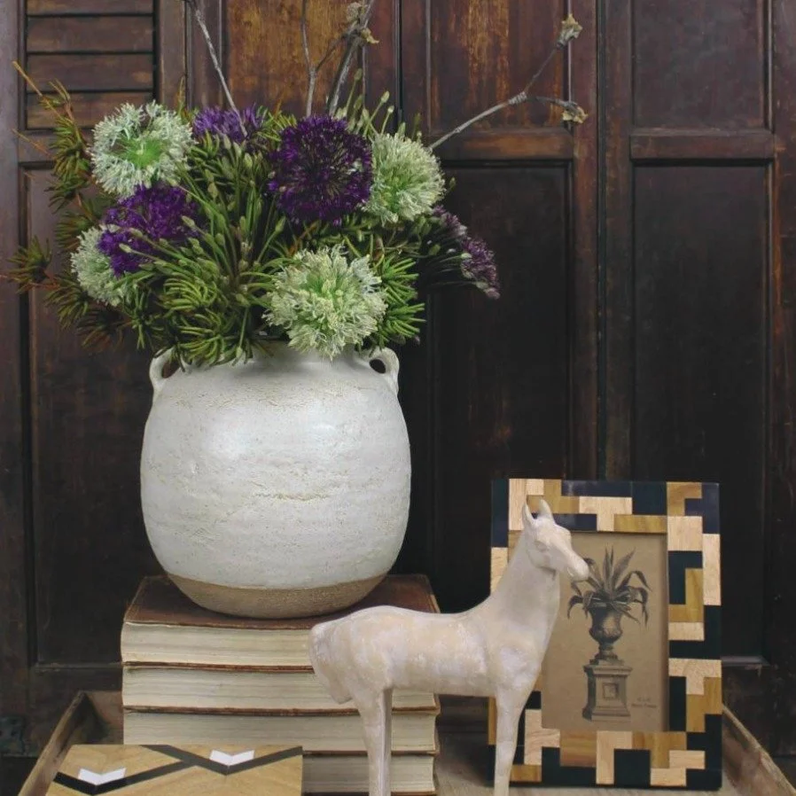 🎉 New to the Mart &amp; Ready to Shine! 🎉
Say hello to The @bettencourtgroup  Showroom, bringing a fresh wave of innovative gifts, housewares, tabletop, home d&eacute;cor, stationery, and more to Seattle Mart. Thoughtfully curated, trend-forward, a