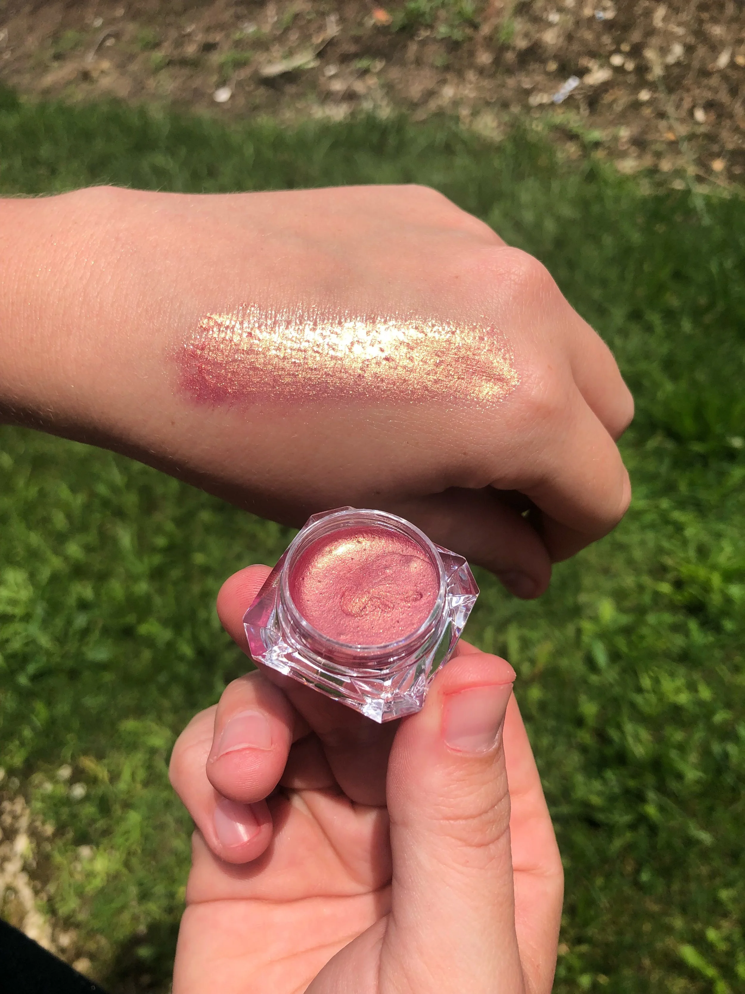 gilded raspberry jelly highlight.png
