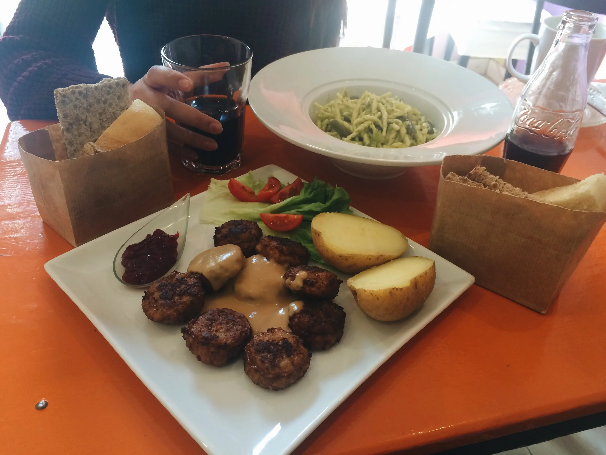  MUD Art Cafe:&nbsp;Swedish Meatballs &amp; Pesto Fusilli 