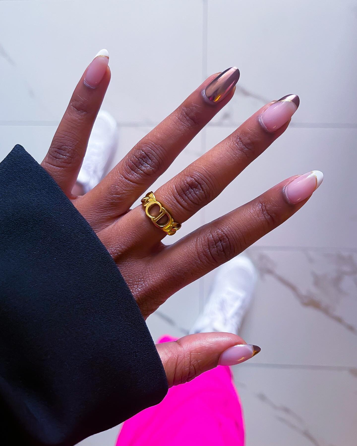 Birthday mani still going strong two weeks later 💅🏾💕

#EmiEats #melanatedmani #thenailsspot #nailinspiration #chromenails #birthdaynails #nailartinspiration #negativespace #blackgirlswhoblog