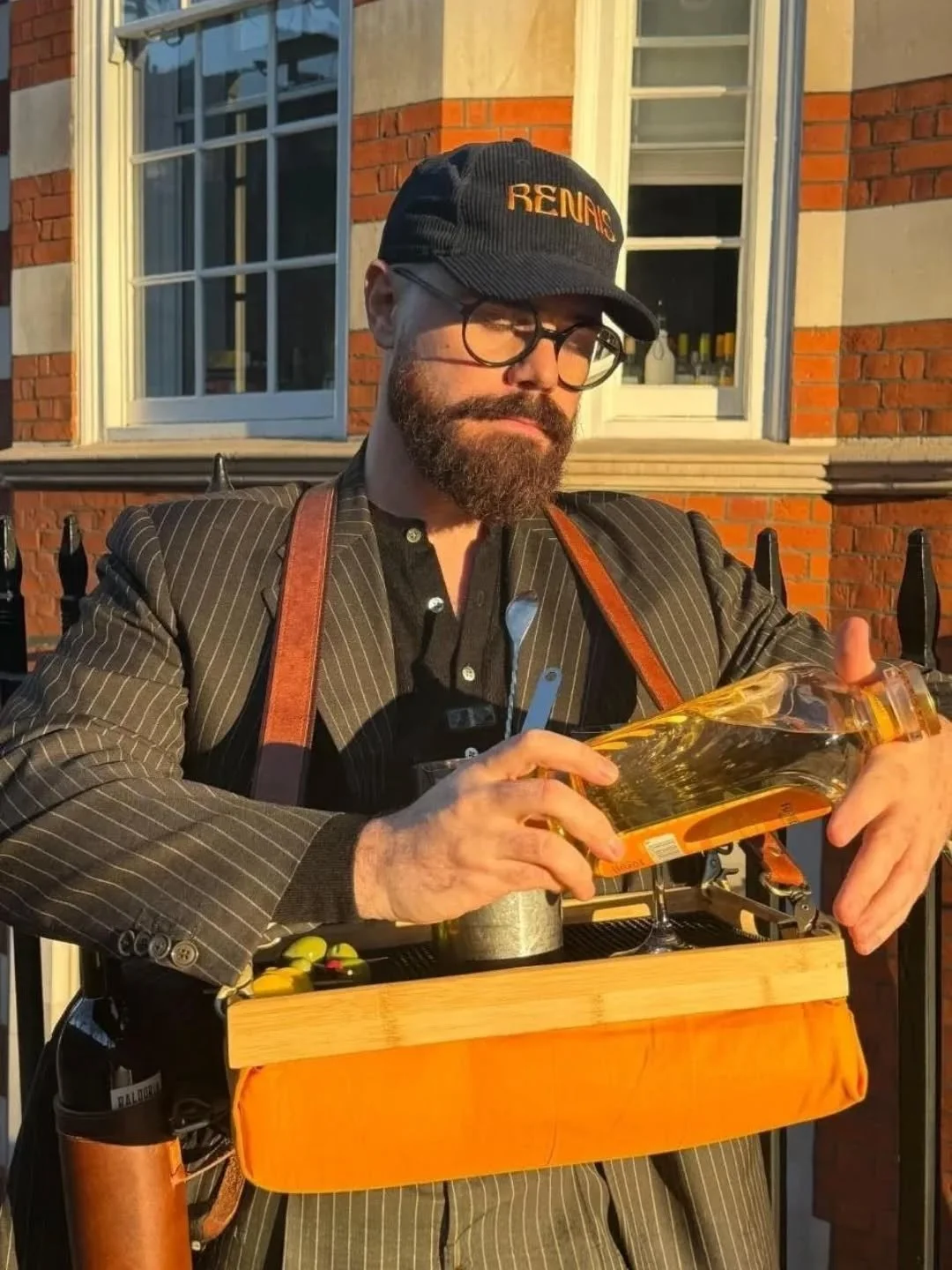 Always Martinis 🍸 Always Moving 

Soaking up the sun 🌞 

📸 @mollybmcd 
🍸@renaisgin