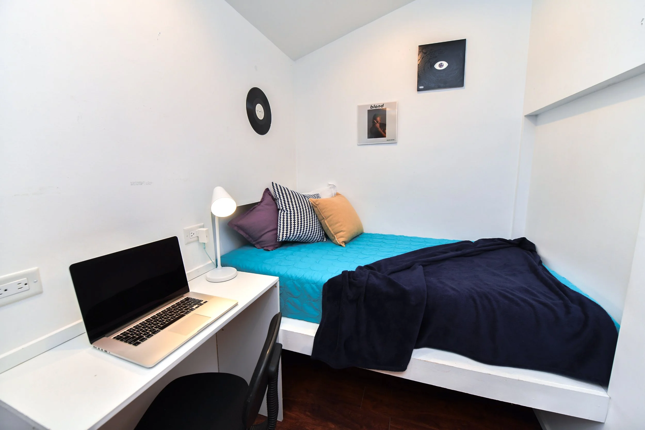 Subletinn Francis Apartment Bedroom Set up for Work