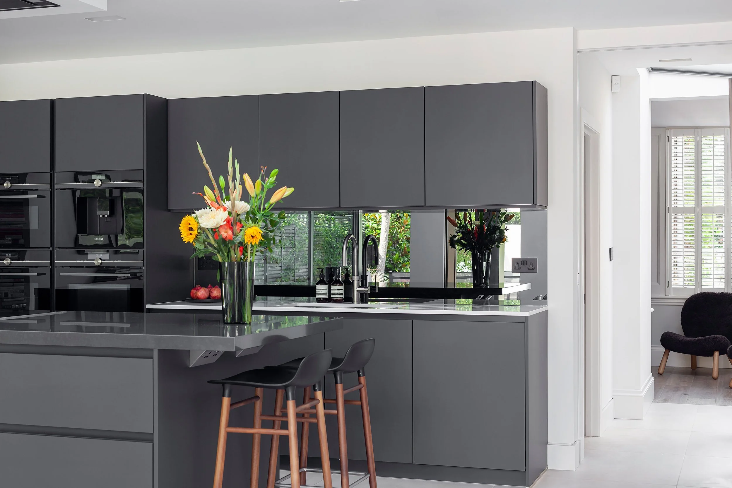 Embracing Elegance: The Pros of Having a Matt Black LEICHT Contemporary Kitchen