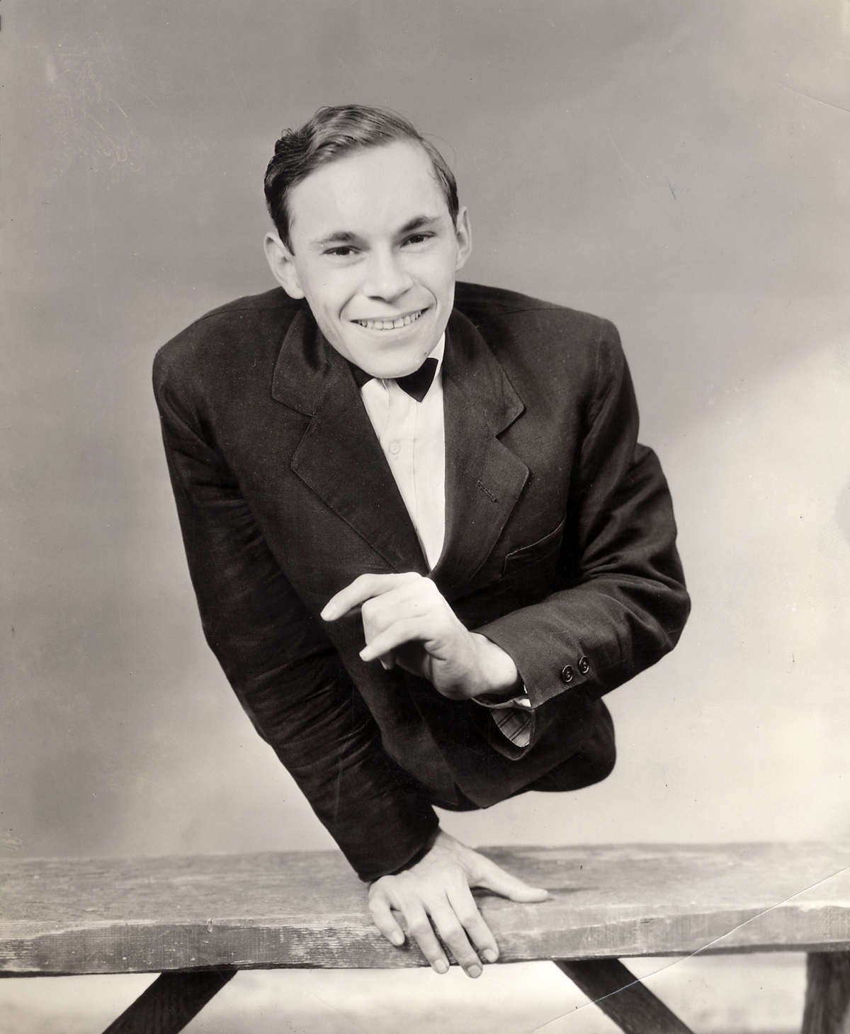 Johnny_Eck_Sideshow_Magician1.jpg