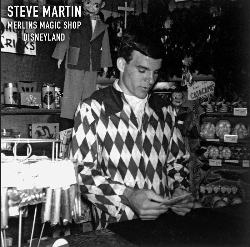 Steve_Martin_Magician_Magic_shop_card_trick.jpg