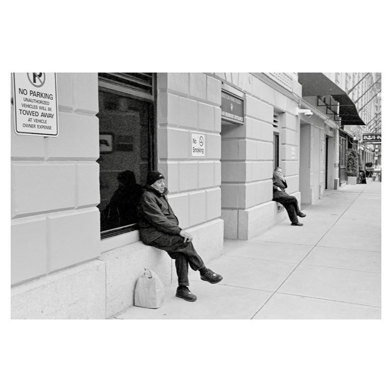 Synchronized sitting
.
.
#film #shootfilm #kodaktmax #leicamp #leicam #35mmfilm #analog #analogalways #fashion # streetfashion #fashionpolice #humorinphotography #eb_meetastrangereveryday #stpatricksday #parade #southie #street #lifeisstreet #icpshar
