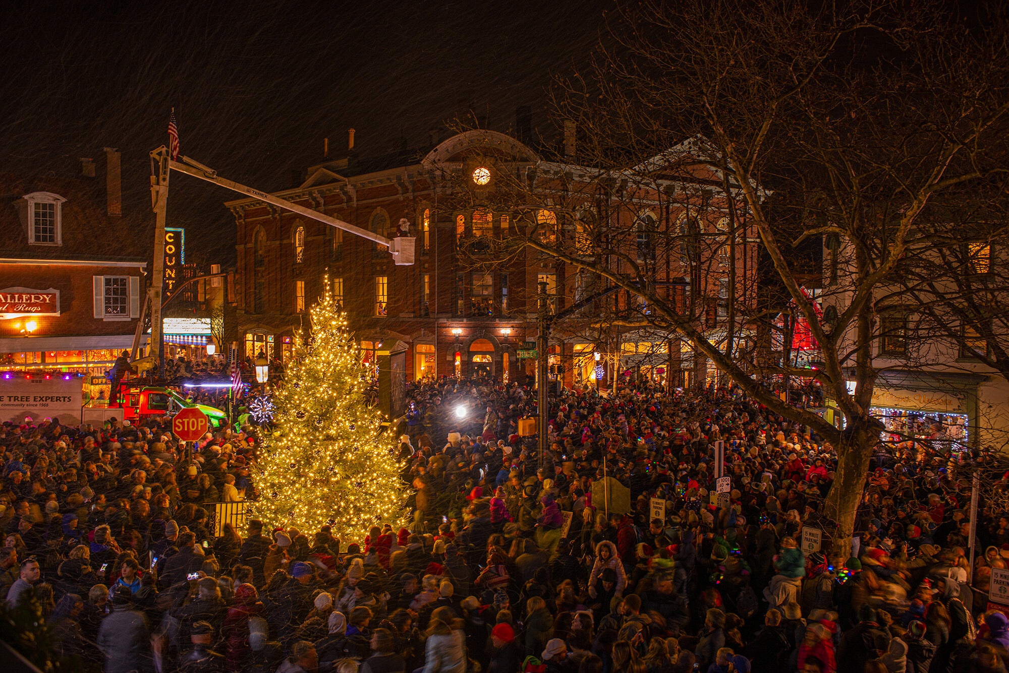 105th-tree-lighting.jpg