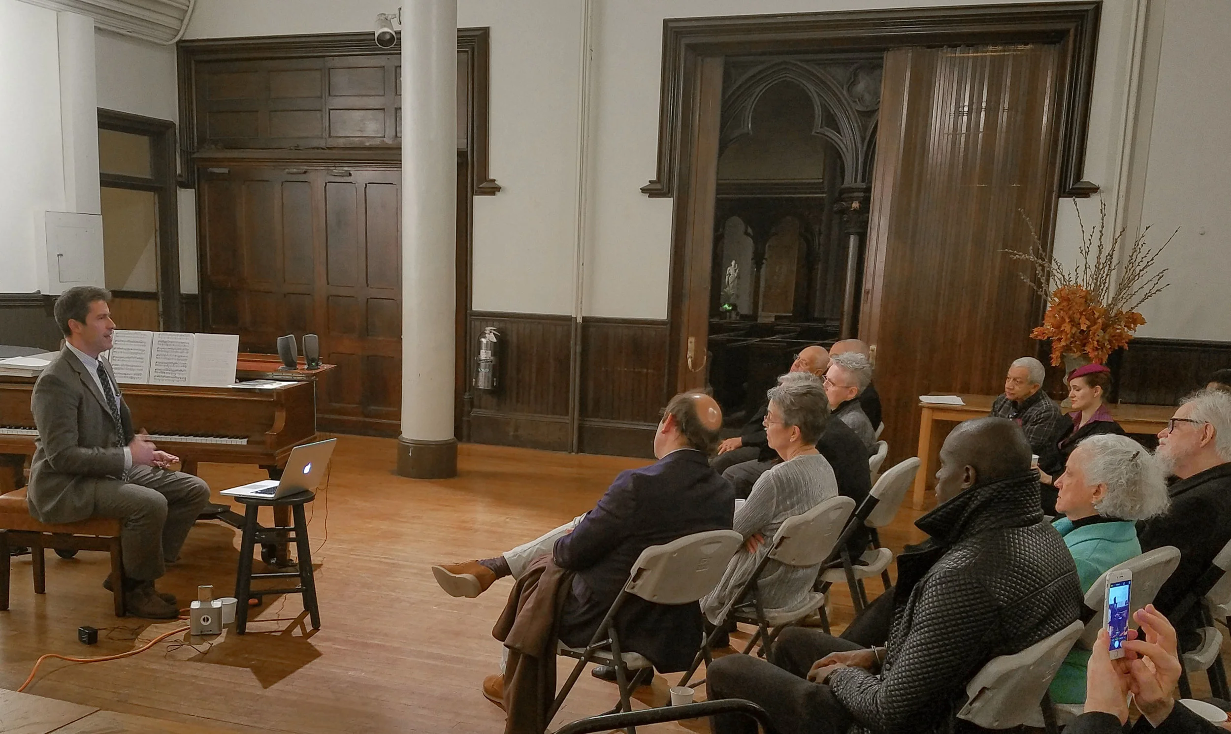 Dr. Mark Risinger speaking on "Keeping the Season of Advent with Handel's Messiah " in the Adult Forum on Rose Sunday. 