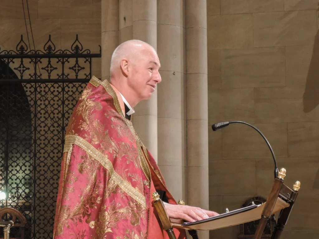 The Rector greets the congregation during Solemn Evensong & Benediction.