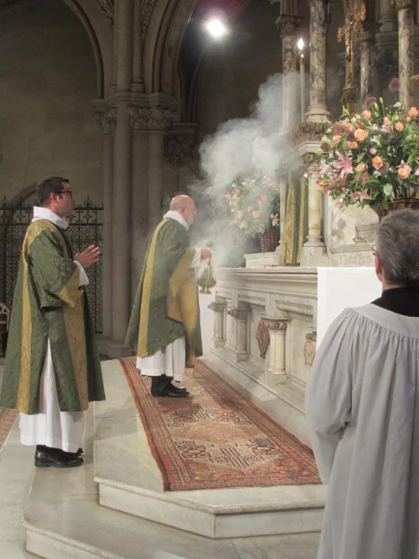 The offering of incense during Glory to God in the highest begins. 