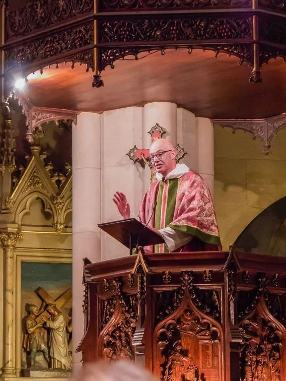 The Rector was celebrant and preacher for the Solemn Mass on the First Sunday of Advent. Photo by Ricardo Gomez