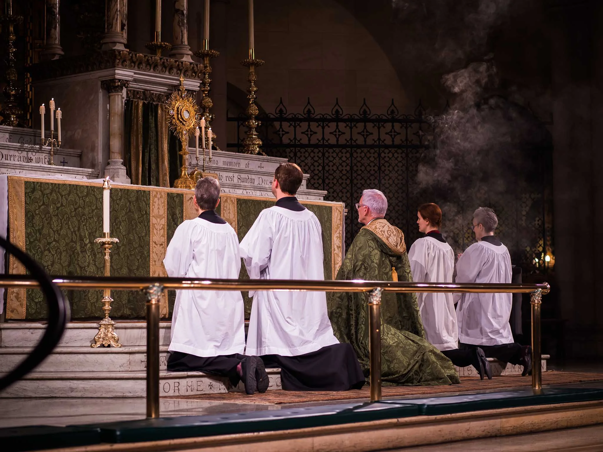 Eucharistic Adoration at Sunday Evensong, Sunday, January 21, 2018 Photo by Ricardo Gomez